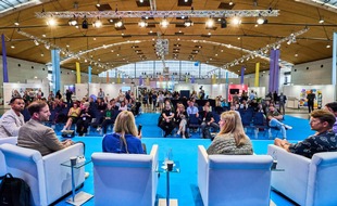 Karlsruher Messe- und Kongress-GmbH: Wo Unternehmenskultur auf Technologie und Büroplanung treffen / NEW WORK EVOLUTION: Fachmesse für moderne Arbeitswelten - Speaker: Sally Özcan, Isabel Grupp, Dr. Georg Kofler, Jürgen Schmitt