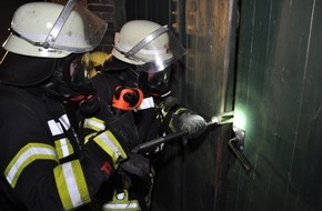 Freiwillige Feuerwehr Bedburg-Hau: FW-KLE: Feuerwehr übt Brand in der Landwirtschaft