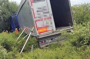 Polizeipräsidium Westpfalz: POL-PPWP: Pannenfahrzeug von Sattelzug in Böschung geschleudert