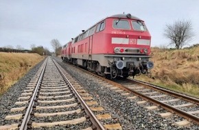 Bundespolizeiinspektion Flensburg: BPOL-FL: Husum/Lund - Zug kollidiert mit Schafherde