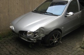 Polizeiinspektion Hameln-Pyrmont/Holzminden: POL-HOL: Eschershausen - Odfeldstraße: Unfallflucht nachdem PKW im Gartenzaun gelandet war  - Zwei Insassen betrunken / Keiner will gefahren sein -