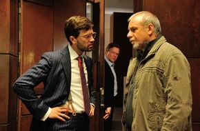 ZDF: Im Würgegriff der Banken:  ZDF dreht Fernsehfilm der Woche "Der Bankraub" mit Joachim Król und Franz Dinda (FOTO)