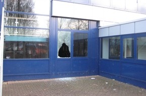 Polizeiinspektion Hameln-Pyrmont/Holzminden: POL-HOL: Polizeibericht vom Wochenende: Mit gestohlenem Motorroller unterwegs - Nach Verfolgung gestellt -