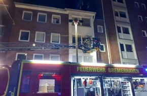 Feuerwehr Bremerhaven: FW Bremerhaven: Brand in einem Mehrfamilienhaus in Geestemünde