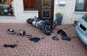 Polizei Minden-Lübbecke: POL-MI: Motorradfahrer kollidiert mit Auto