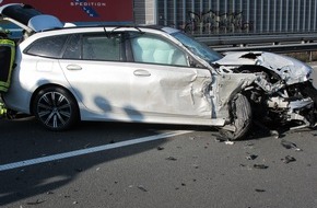 Polizeiinspektion Rotenburg: POL-ROW: ++ Unfall und Stau auf der Hansalinie - Drei Menschen verletzt ++