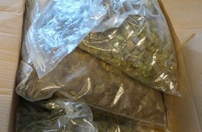 Zollfahndungsamt Hannover: ZOLL-H: Durchsuchungsmaßnahmen in Bremen: Zollfahndungsamt Hannover stellt 5 Kilogramm Marihuana und 300 Gramm Haschisch sicher. Reste einer größeren Marihuanaplantage entdeckt.