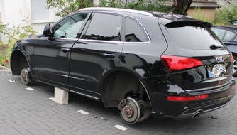 Polizei Rheinisch-Bergischer Kreis: POL-RBK: Bergisch Gladbach - Audi auf Steinen aufgebockt
