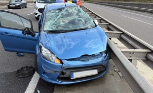 Polizeidirektion Landau: POL-PDLD: Verkehrsunfall mit &uuml;berschlagenem PKW auf der A65