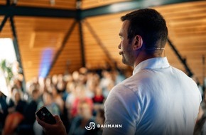 Bahmann Coaching GmbH: Zerstört Sucralose wirklich die DNA? Fitnessexperte klärt auf, wie schädlich der Süßstoff ist