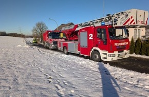 Feuerwehr der Stadt Arnsberg: FW-AR: Hauptwache Arnsberg löscht Hackschnitzelbunker in Wennigloh