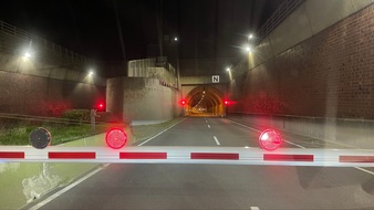 Polizeiinspektion Cuxhaven: POL-CUX: Wesertunnel aufgrund technischer Probleme derzeit in beide Richtungen voll gesperrt