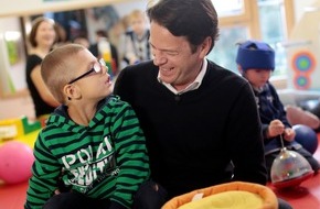 Aktion Mensch e.V.: Neuer Aktion Mensch-Botschafter Cerne besucht Münchener Projekt / "Ich möchten zeigen, was die Lotterie-Gelder bewirken" (FOTO)