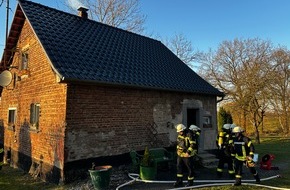 Freiwillige Feuerwehr Hennef: FW Hennef: B 2 Kaminbrand in Einfamilienhaus
