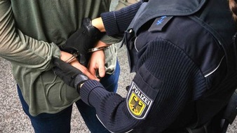 Bundespolizeidirektion München: Bundespolizeidirektion München: Mann klaut zahlreiche Shampooflaschen / Ladendetektiv stoppt Langfinger