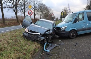 Kreispolizeibehörde Herford: POL-HF: Müdigkeit als Unfallursache- Mehrere Fahrzeuge beschädigt