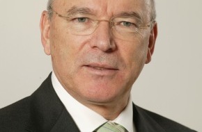 TÜV-Verband e. V.: Stabwechsel an der VdTÜV-Spitze / Dr.-Ing. Peter Hupfer einstimmig zum neuen Vorsitzenden gewählt