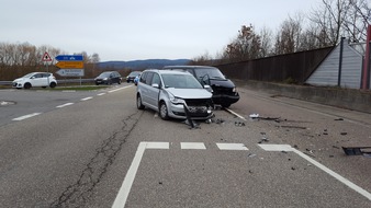Polizeidirektion Neustadt/Weinstraße: POL-PDNW: Vorfahrt missachtet / Unfall mit Personenschaden