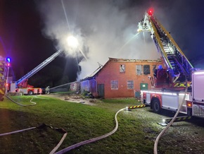 FW-ROW: Großbrand zerstört Bauernhaus in Granstedt