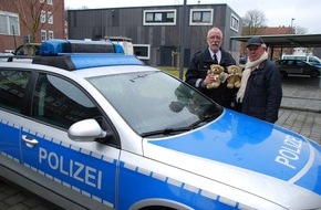 Polizeiinspektion Wilhelmshaven/Friesland: POL-WHV: Präventionsarbeit für die "Kleinen" - Teddys als Trostspender auf den Streifenwagen der Polizei