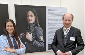 Polizei Warendorf: POL-WAF: Kreis Warendorf. Polizistin aus Warendorf ein Gesicht der Ausstellung "Der Mensch dahinter"