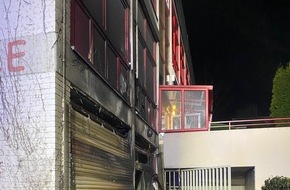 Feuerwehr Mettmann: FW Mettmann: Mehrere Containerbrände - Gebäude der Anne-Frank Schule beschädigt