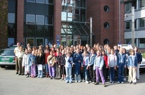 Polizeidirektion Göttingen: (528/03) Girl's Day 2003 voller Erfolg - 75 Mädchen besuchen die Polizei
