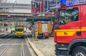 Feuerwehr Dresden: FW Dresden: Zugunfall