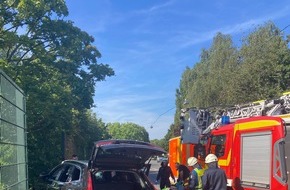 Feuerwehr Hattingen: FW-EN: Schwerer Unfall auf der Nierenhofer Straße - Drei Verletzte