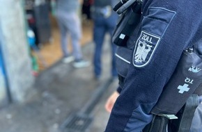 Hauptzollamt Dortmund: HZA-DO: Festnahme bei Kontrolle einer Tankstelle / Zoll stoppt Illegalen Aufenthalt und illegale Besch&auml;ftigung
