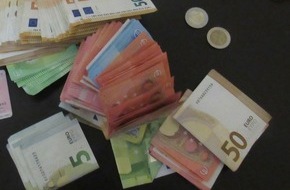 Polizei Mettmann: POL-ME: Polizei deckt mutmaßlich illegales Glücksspiel auf - mehrere zehntausend Euro Bargeld sichergestellt - Hilden - 2210123