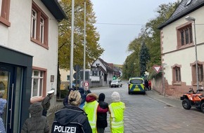 Polizeipräsidium Südhessen: POL-DA: Heppenheim: "Blitz for kids"/Schulkinder freuen sich - 17 grüne Karten verteilt