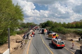 Kreisfeuerwehrverband Rendsburg-Eckernförde: FW-RD: B 202 nach Unfall voll gesperrt


Auf der B 202, in Höhe Osterrönfeld, kam es Heute (27.04.2019) zu einem schweren Verkehrsunfall, bei dem 7 Personen verletzt wurden