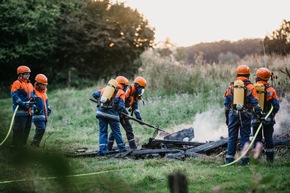 FW Marienheide: Berufsfeuerwehrtag der Jugendfeuerwehr: Marienheider Feuerwehrnachwuchs für 24 Stunden im Einsatz