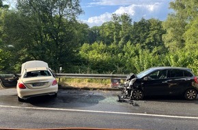 Polizei Rheinisch-Bergischer Kreis: POL-RBK: Odenthal - Auf Gegenspur geraten - drei Menschen teils schwer verletzt