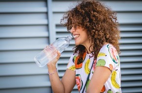 Wort & Bild Verlag - Gesundheitsmeldungen: Viel trinken - aber wie? / Wasser ist das gesündeste Getränk und die Auswahl an Mineralwasser riesig - Das Gesundheitsmagazin "Apotheken Umschau" gibt eine Entscheidungshilfe für den Durstlöscher