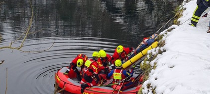 Freiwillige Feuerwehr Königswinter: FW Königswinter: Hilfsorganisationen proben Personenrettung im Gelände