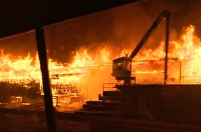 Feuerwehr Olpe: FW-OE: Abschlussbericht zum Brand Sägewerk Neuenkleusheim
