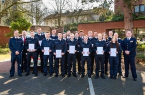 Feuerwehr Mülheim an der Ruhr: FW-MH: Abschluss erster Notfallsanitäterklasse an Rettungsdienstschule - Urkunden feierlich übergeben