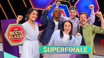 KiKA - Der Kinderkanal ARD/ZDF: "Die beste Klasse Deutschlands": Welche Schulklasse holt den Titel im Superfinale? / Fabian Baggeler, Maria Ziffy und bac als Gäste in der Finalshow am 11. Oktober 2025 im Ersten und bei KiKA