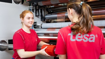 tesa SE: Ausbildung mit Perspektive: tesa entwickelt Fachkr&auml;fte f&uuml;r die Technologien von morgen