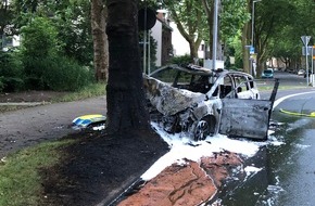 Polizei Bochum: POL-BO: Wattenscheid / Bei Einsatzfahrt verunglückt - Passanten befreien schwer verletzte Polizisten aus Streifenwagen