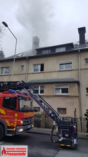 FW-PL: OT-Ohle. Feuerwehrmann bemerkt Rauchentwicklung aus Gebäude.Schornsteinbrand.