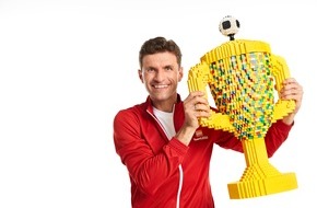 LEGO GmbH: Neues Team für Thomas Müller: Der Nationalspieler spielt jetzt im LEGO® Team
