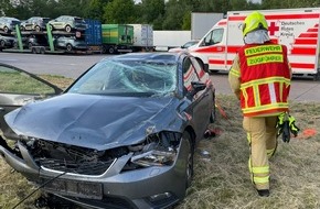 Feuerwehr Bremerhaven: FW Bremerhaven: Zwei parallele Verkehrsunfälle mit drei verletzten Personen- Feuerwehr Bremerhaven mit beiden Zügen im Einsatz