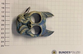 Bundespolizeidirektion Sankt Augustin: BPOL NRW: Bundespolizei stellt ungewöhnliche Waffe im Hauptbahnhof Gelsenkirchen sicher