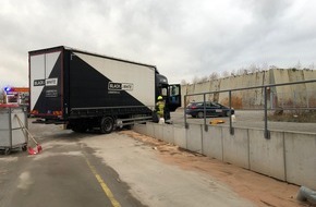 Polizeidirektion Worms: POL-PDWO: Verkehrsunfall - Diesel läuft nach Unfall aus