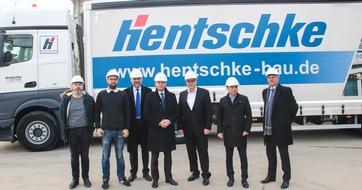 Hentschke Bau GmbH: Ministerpräsident Michael Kretschmer besucht Hentschke Bau / Solidarität und Unterstützung zugesichert