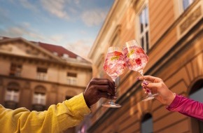 Schweppes: C'est la vie, Wild Berry - Schweppes feiert das Lebensgef&uuml;hl des Signature Drinks