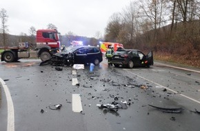 Kreispolizeibehörde Höxter: POL-HX: 3 Verletzte nach Verkehrsunfall auf der B252